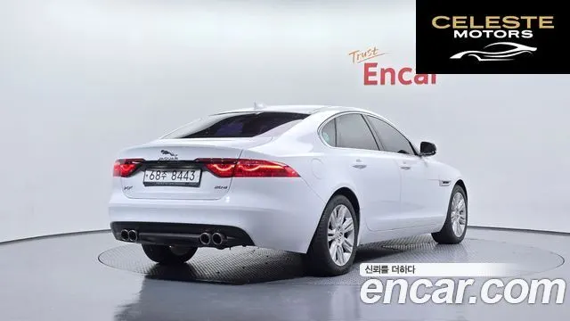 JAGUAR XF (X260) 20d 2017 — photo 2 sur 26