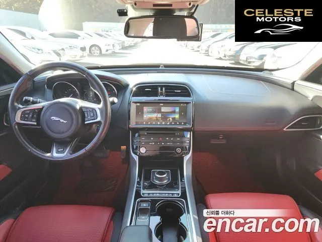 JAGUAR XE 20d RSport 2017 — photo 8 sur 26