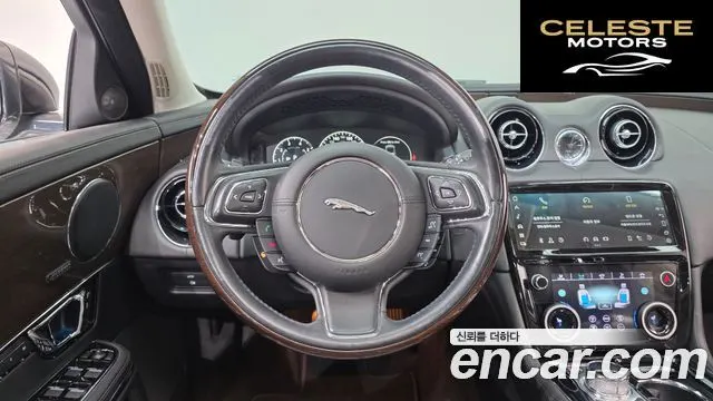 JAGUAR All New XJ 3.0 SC AWD Premium Luxury LWB 2016 — photo 13 sur 20