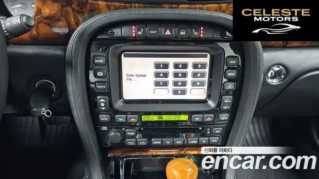 JAGUAR XJ-8 3.5 2005 — photo 16 sur 20