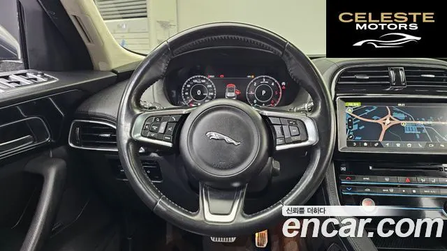 JAGUAR F-PACE 20d 2019 — photo 13 sur 20