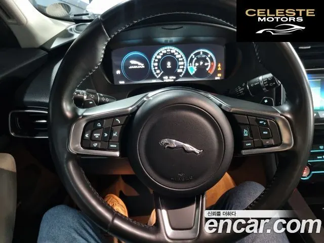 JAGUAR F-PACE 20d 2018 — photo 11 sur 26