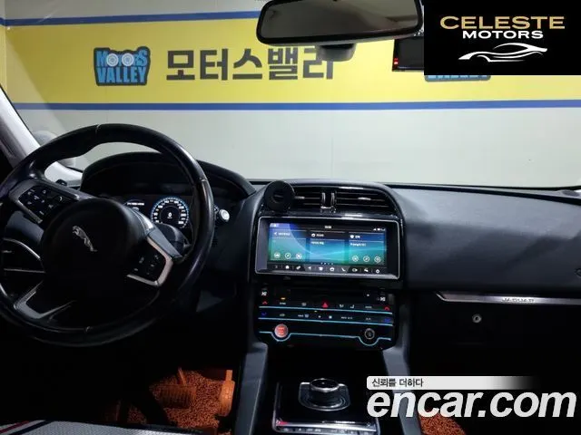 JAGUAR F-PACE 20d 2018 — photo 19 sur 26
