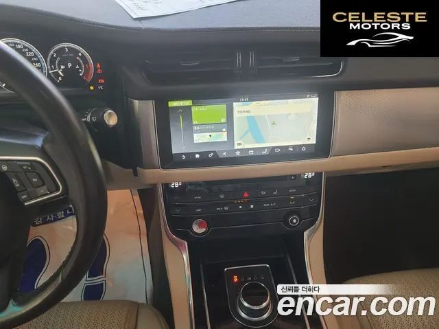 JAGUAR XF (X260) 20d 2017 — photo 19 sur 26
