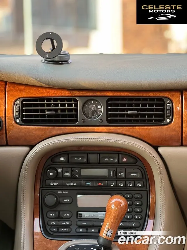 JAGUAR XJ-8 3.2 1998 — photo 10 sur 12