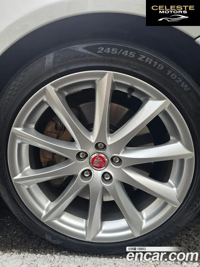 JAGUAR All New XJ 3.0 SC AWD Premium Luxury LWB 2014 — photo 14 sur 23