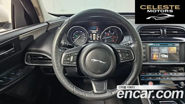 JAGUAR XE 20d 2016 — photo 13 sur 20