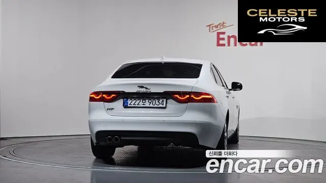 JAGUAR XF (X260) 20d 2016 — photo 4 sur 26