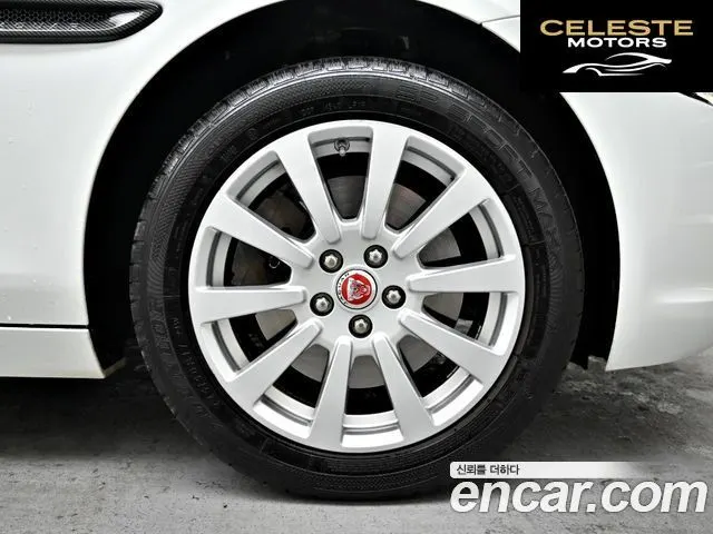 JAGUAR XE 20d AWD 2017 — photo 5 sur 26