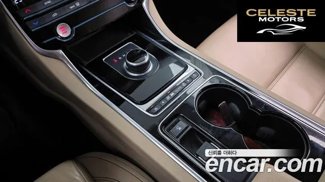 JAGUAR XE 20d AWD 2017 — photo 9 sur 26