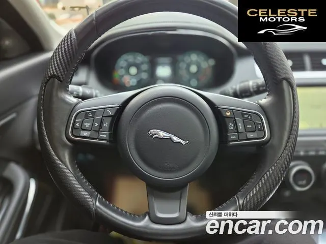 JAGUAR E-PACE P250 SE 2018 — photo 15 sur 26