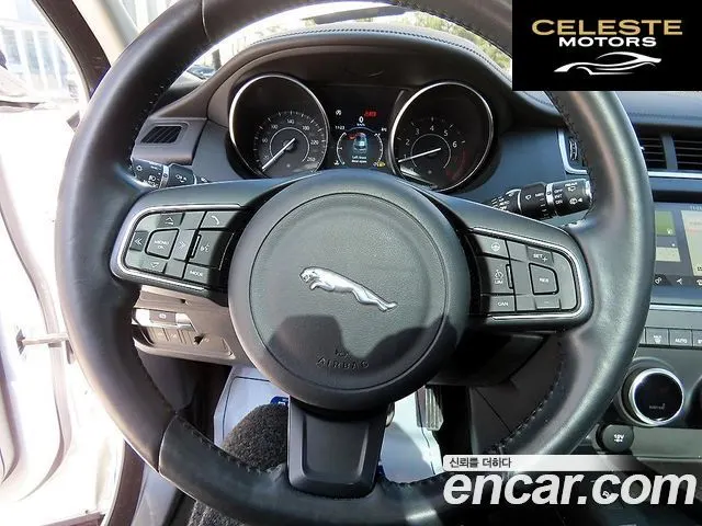 JAGUAR E-PACE P250 S 2018 — photo 8 sur 26