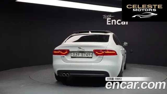 JAGUAR XE 20d RSport 2018 — photo 4 sur 20