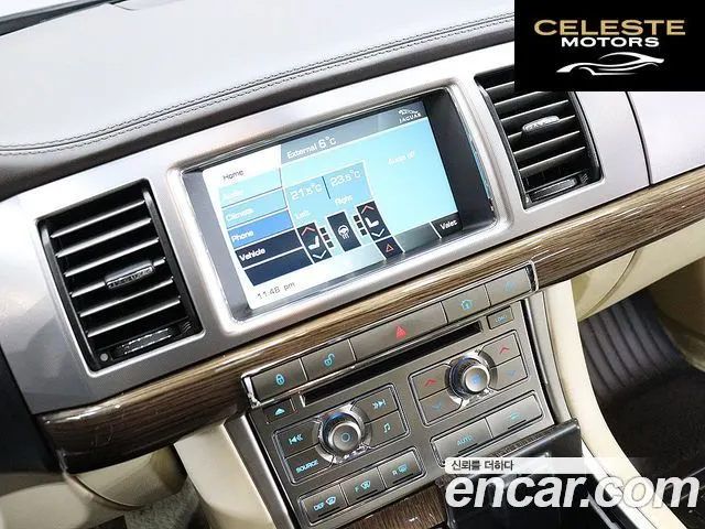 JAGUAR XF 4.2 SC 2009 — photo 8 sur 25