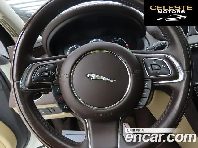 JAGUAR All New XJ 3.0D Premium Luxury LWB 2016 — photo 8 sur 26