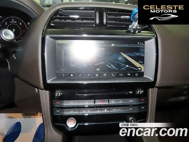 JAGUAR F-PACE 20d 2019 — photo 11 sur 26