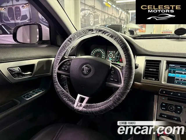 JAGUAR New XF 2.2p. Luxury 2014 — photo 15 sur 26
