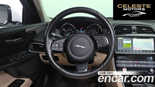 JAGUAR XE 20t 2017 — photo 13 sur 20