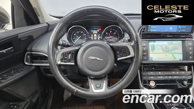 JAGUAR XE 20d RSport 2016 — photo 13 sur 20