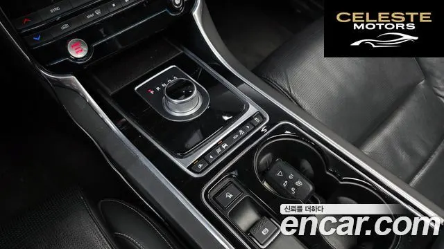 JAGUAR XE 20d RSport 2016 — photo 9 sur 20