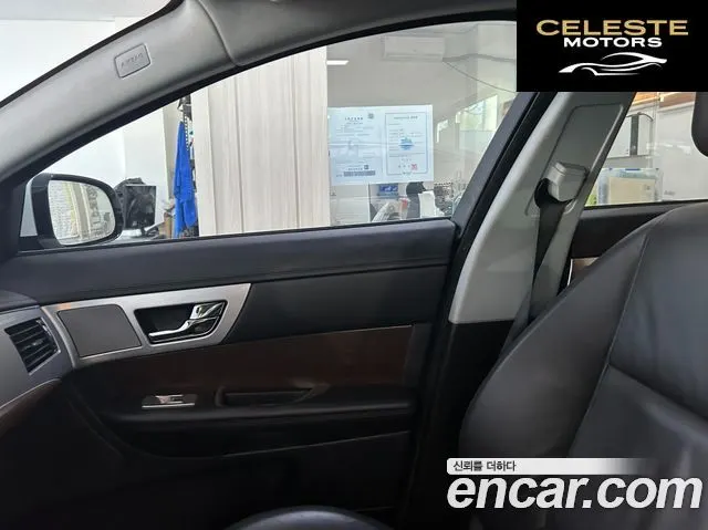 JAGUAR New XF 2.0 Luxury 2014 — photo 9 sur 22