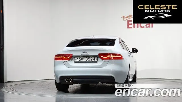 JAGUAR XE 20d RSport 2016 — photo 4 sur 20