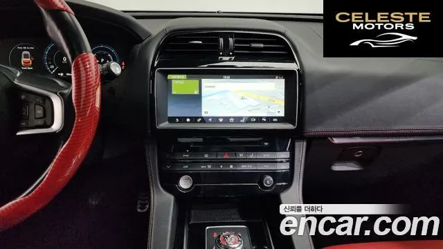 JAGUAR F-PACE 20d R-Sport 2017 — photo 14 sur 20