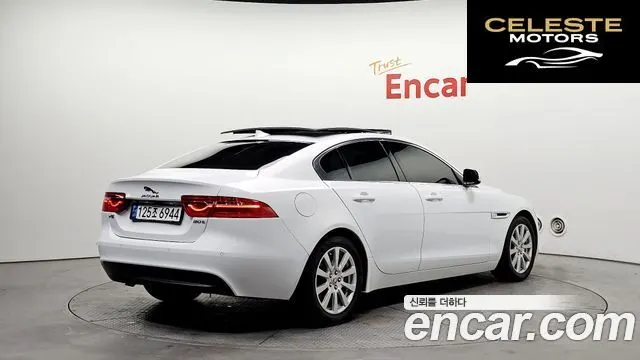 JAGUAR XE 20t 2016 — photo 2 sur 20