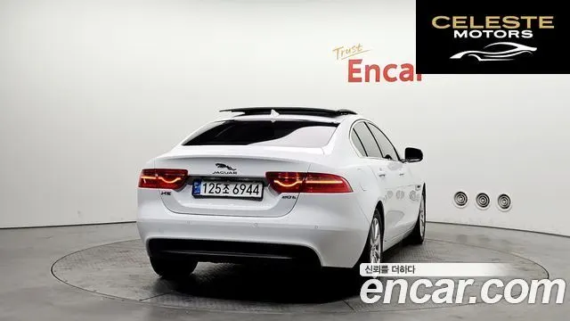 JAGUAR XE 20t 2016 — photo 4 sur 20