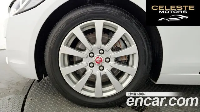JAGUAR XE 20t 2016 — photo 5 sur 20