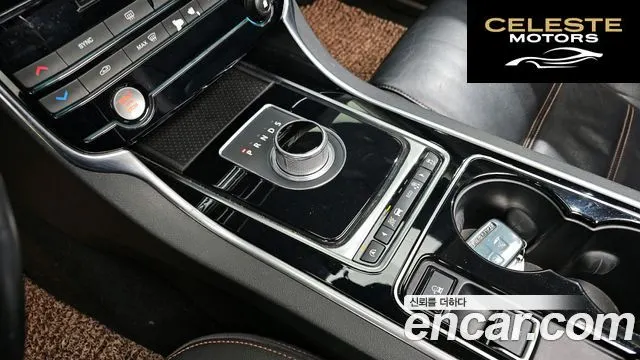 JAGUAR XE 20t 2016 — photo 9 sur 20