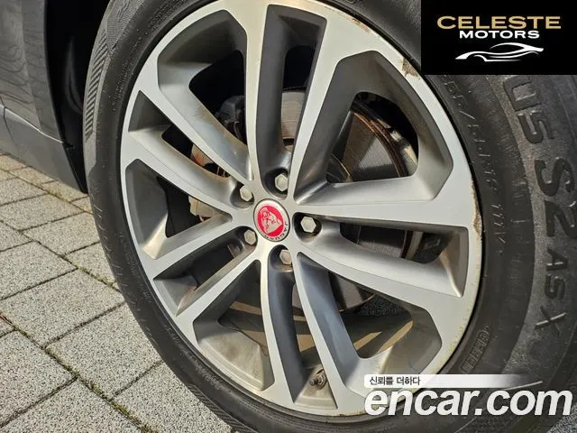 JAGUAR F-PACE 20d 2017 — photo 4 sur 26