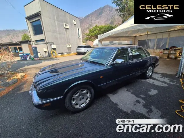 JAGUAR XJ-8 4.0 2001 — photo 2 sur 17