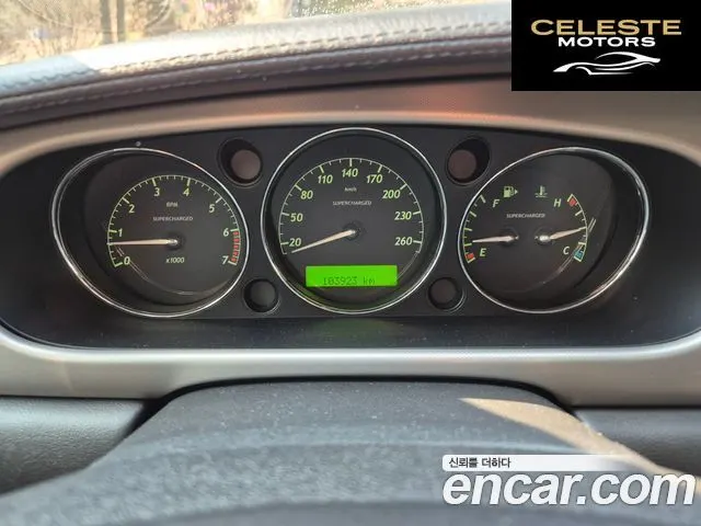 JAGUAR XJR 4.2 2010 — photo 8 sur 15