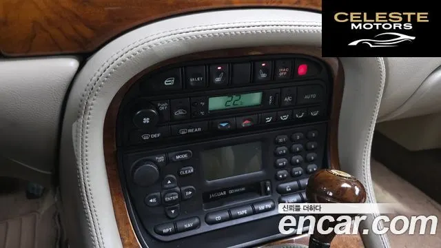JAGUAR XJ-8 4.0 2000 — photo 14 sur 26