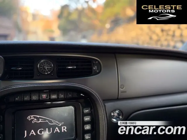JAGUAR XJR 4.2 2008 — photo 12 sur 13