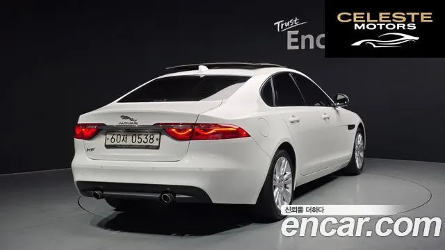 JAGUAR XF (X260) 25t 2017 — photo 2 sur 19