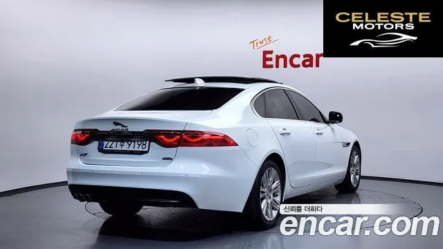 JAGUAR XF (X260) 20d 2017 — photo 2 sur 26