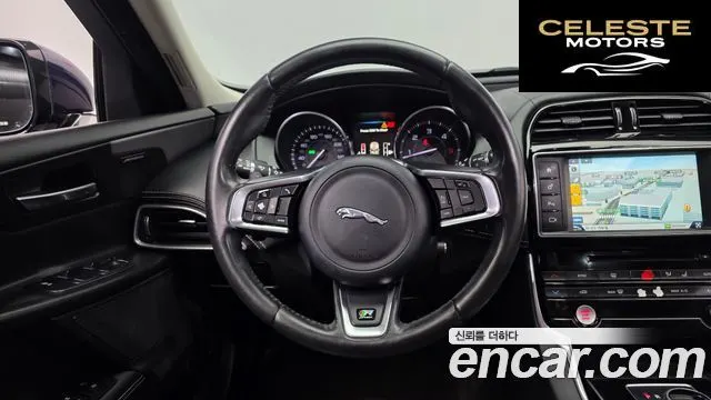 JAGUAR XE 20d RSport 2016 — photo 13 sur 20