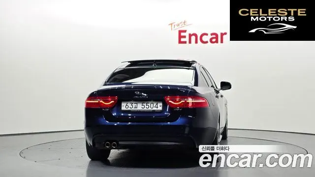 JAGUAR XE 20d RSport 2016 — photo 4 sur 20