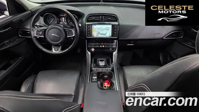 JAGUAR XE 20d RSport 2016 — photo 7 sur 20