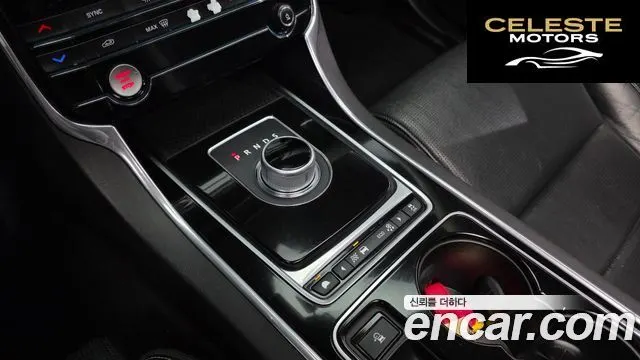 JAGUAR XE 20d RSport 2016 — photo 9 sur 20