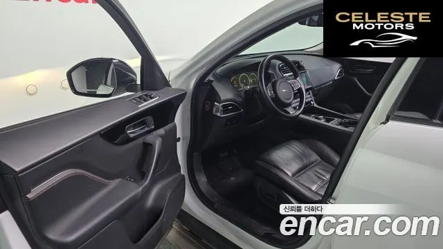 JAGUAR F-PACE 20d 2017 — photo 11 sur 20