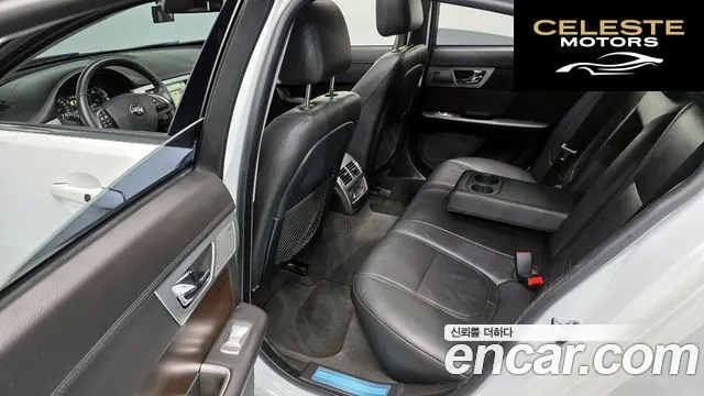 JAGUAR New XF 3.0D Luxury 2014 — photo 12 sur 20