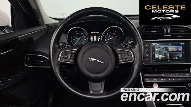 JAGUAR XE 20t 2016 — photo 13 sur 20