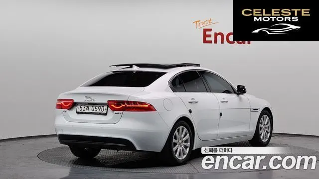 JAGUAR XE 20t 2016 — photo 2 sur 20