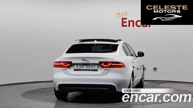 JAGUAR XE 20t 2016 — photo 4 sur 20