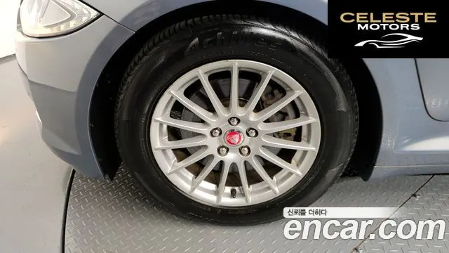 JAGUAR New XF 2.2p. Luxury 2014 — photo 5 sur 20
