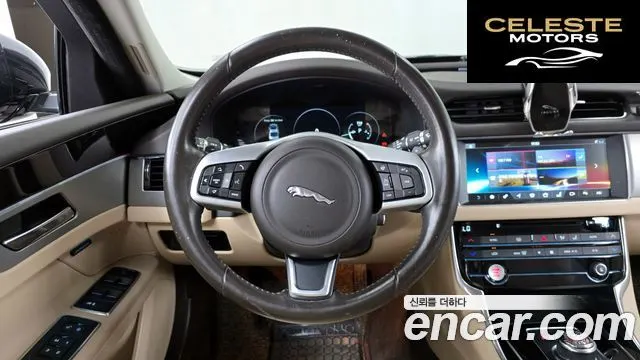 JAGUAR XF (X260) 20d AWD 2017 — photo 13 sur 20