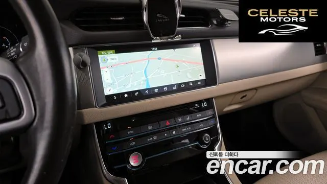 JAGUAR XF (X260) 20d AWD 2017 — photo 14 sur 20